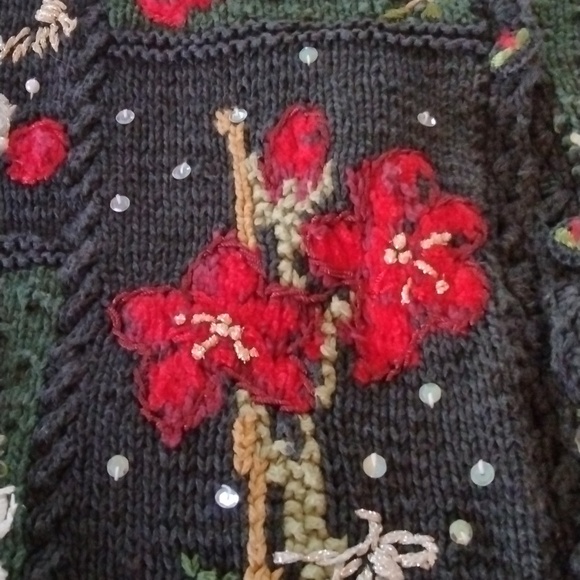 Christmas Sweater by Tiara. Vintage/ retro, even has the shoulder pads!! Medium. - Picture 12 of 12